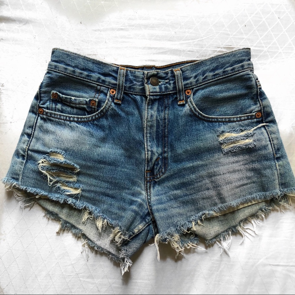 🚫SOLD🚫Levis Cutoff Shorts